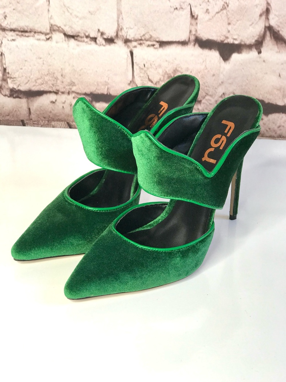 WICKED FJ5 NEW Green Velour Pointed Toe Open Back 5 inch Stiletto Size 7 pumps - Picture 16 of 16